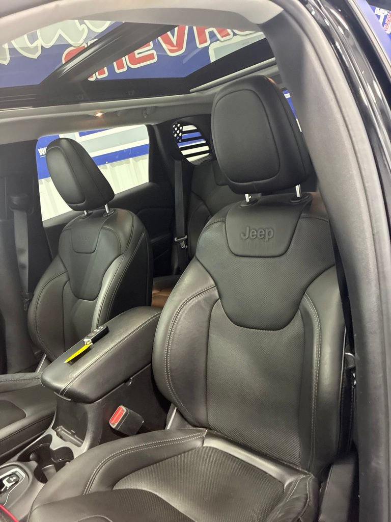 Used 2021 Jeep Cherokee Limited AWD/4WD image 16