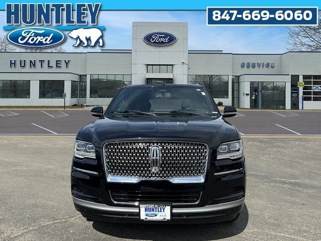 Used 2022 Lincoln Navigator Reserve AWD/4WD image 3