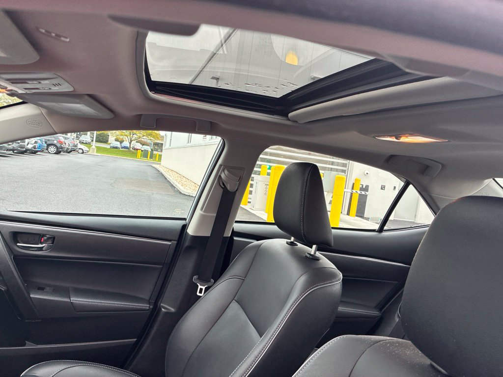 Used 2017 Toyota Corolla XLE w/ Carpet Mat Package (TMS) FWD image 27