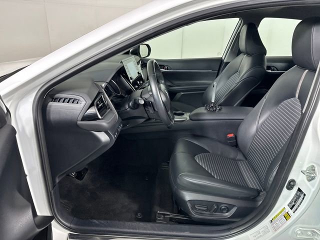 Used 2024 Toyota Camry SE image 11