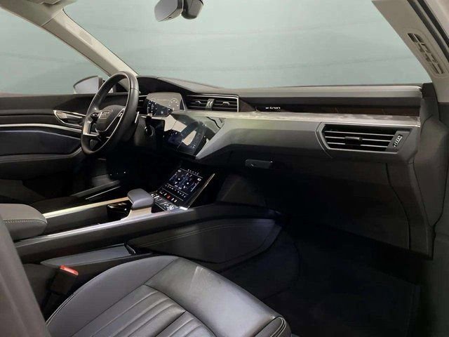 Used 2024 Audi Q8 e-tron Premium Plus w/ Premium Plus Package image 23