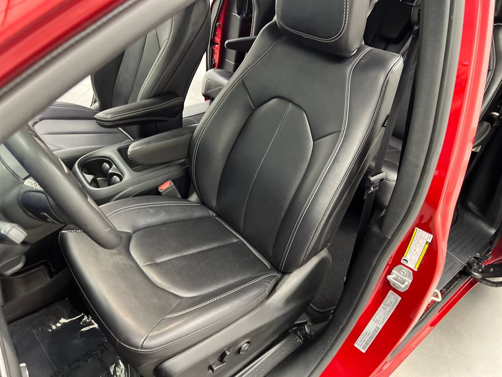 Used 2025 Chrysler Pacifica Select FWD image 11