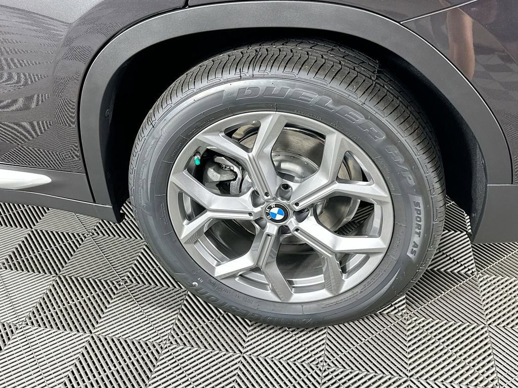 Used 2025 BMW X4 xDrive30i w/ Premium Package image 37