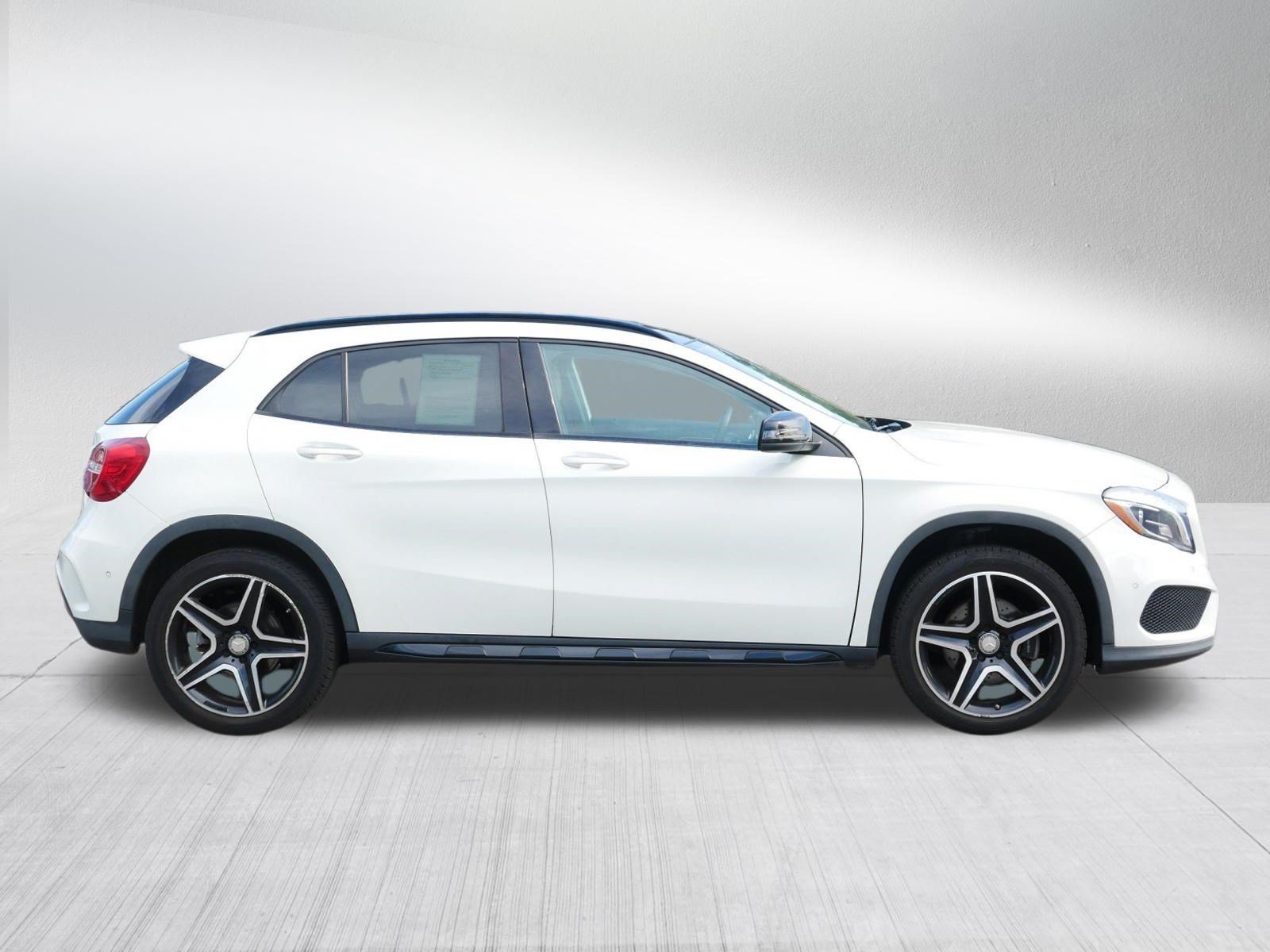 Used 2017 Mercedes-Benz GLA 250 4MATIC image 8