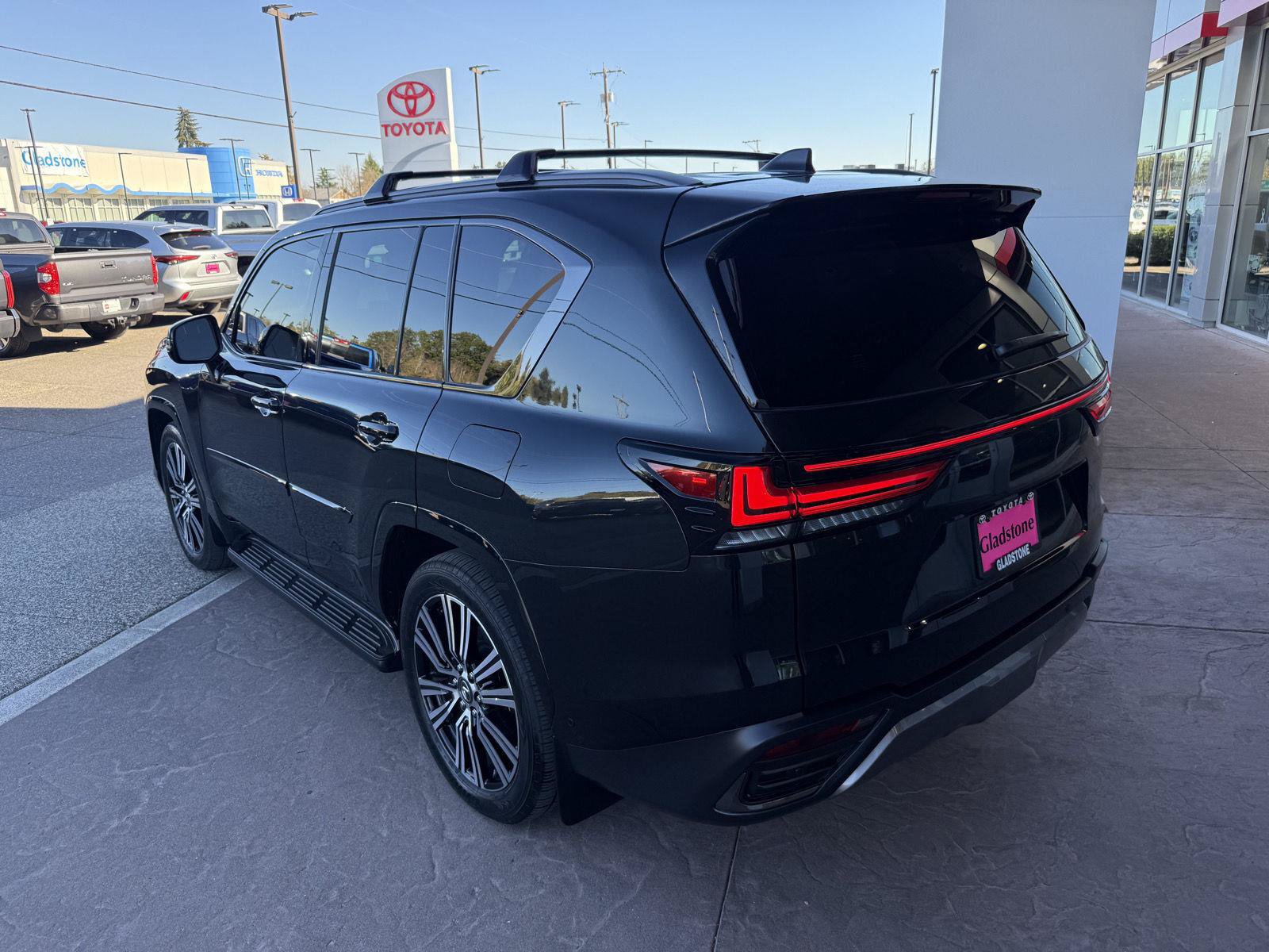 Used 2026 Lexus LX 700h Luxury w/ Appearance Package AWD/4WD image 4
