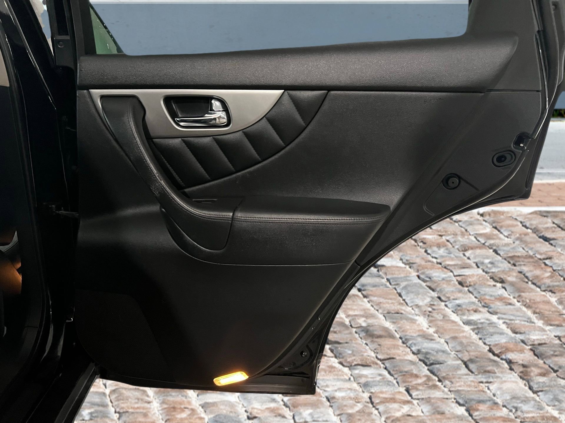 Used 2017 INFINITI QX70 Base image 17