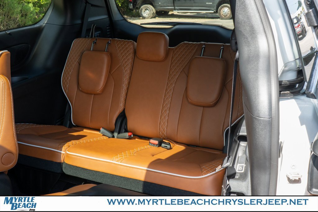 New 2026 Chrysler Pacifica Pinnacle image 13