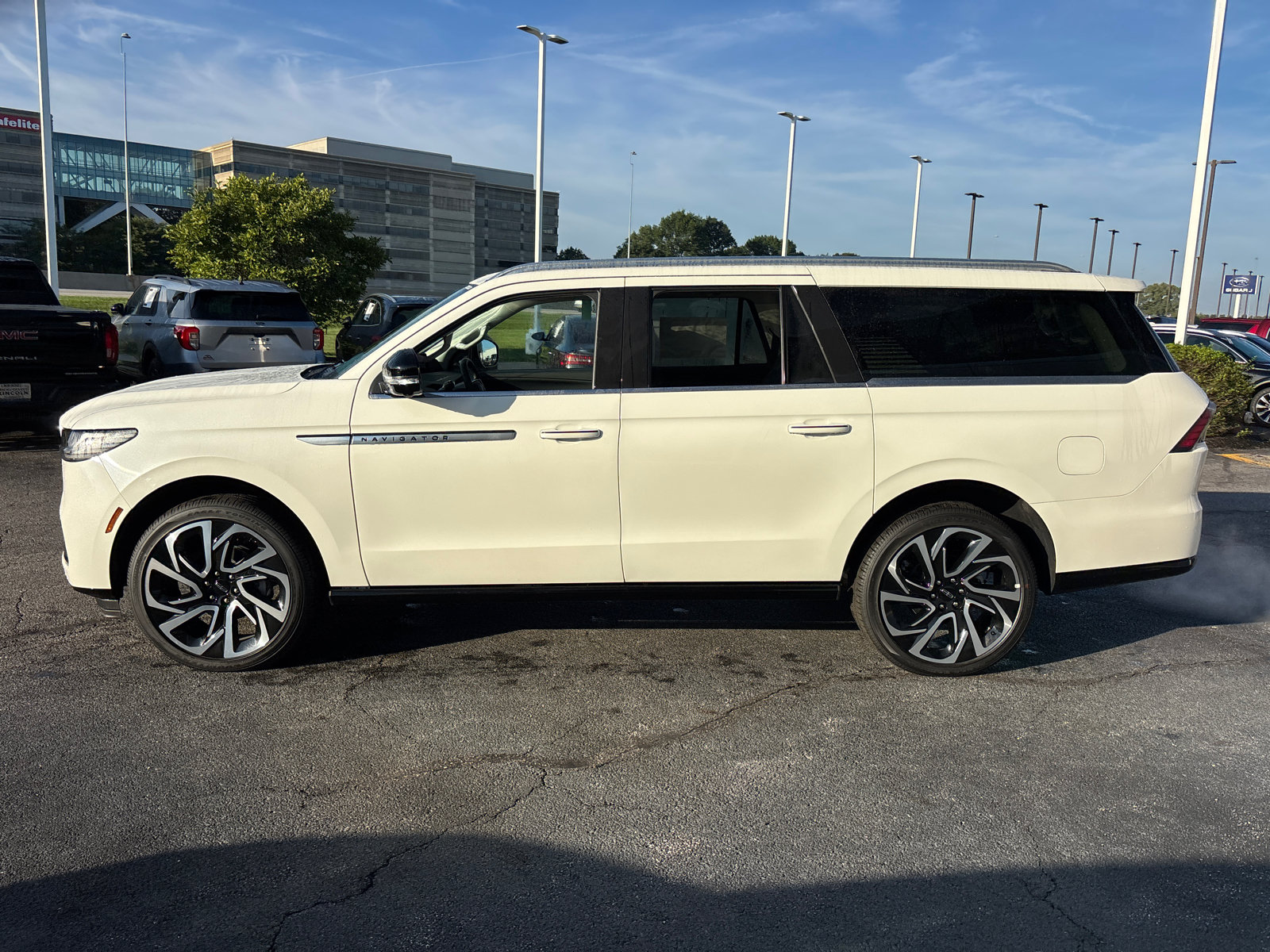 New 2026 Lincoln Navigator L Reserve AWD/4WD image 4