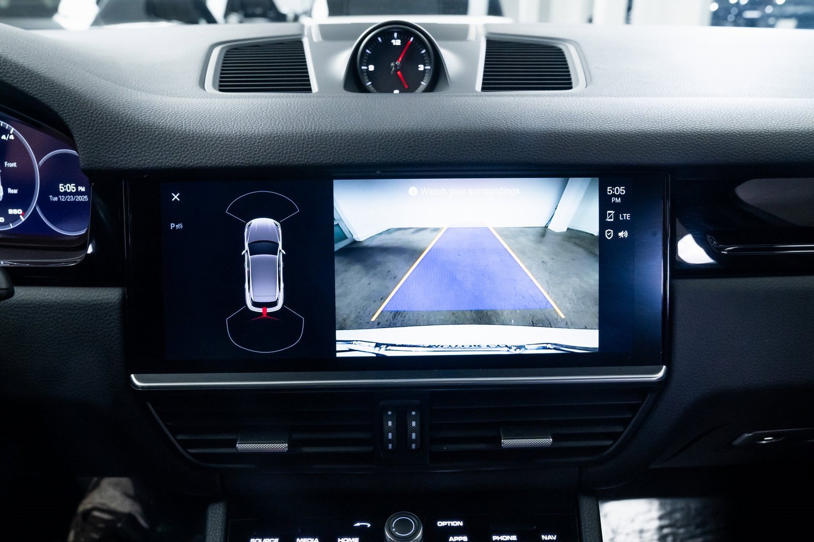 Used 2022 Porsche Cayenne Base w/ Premium Package image 13