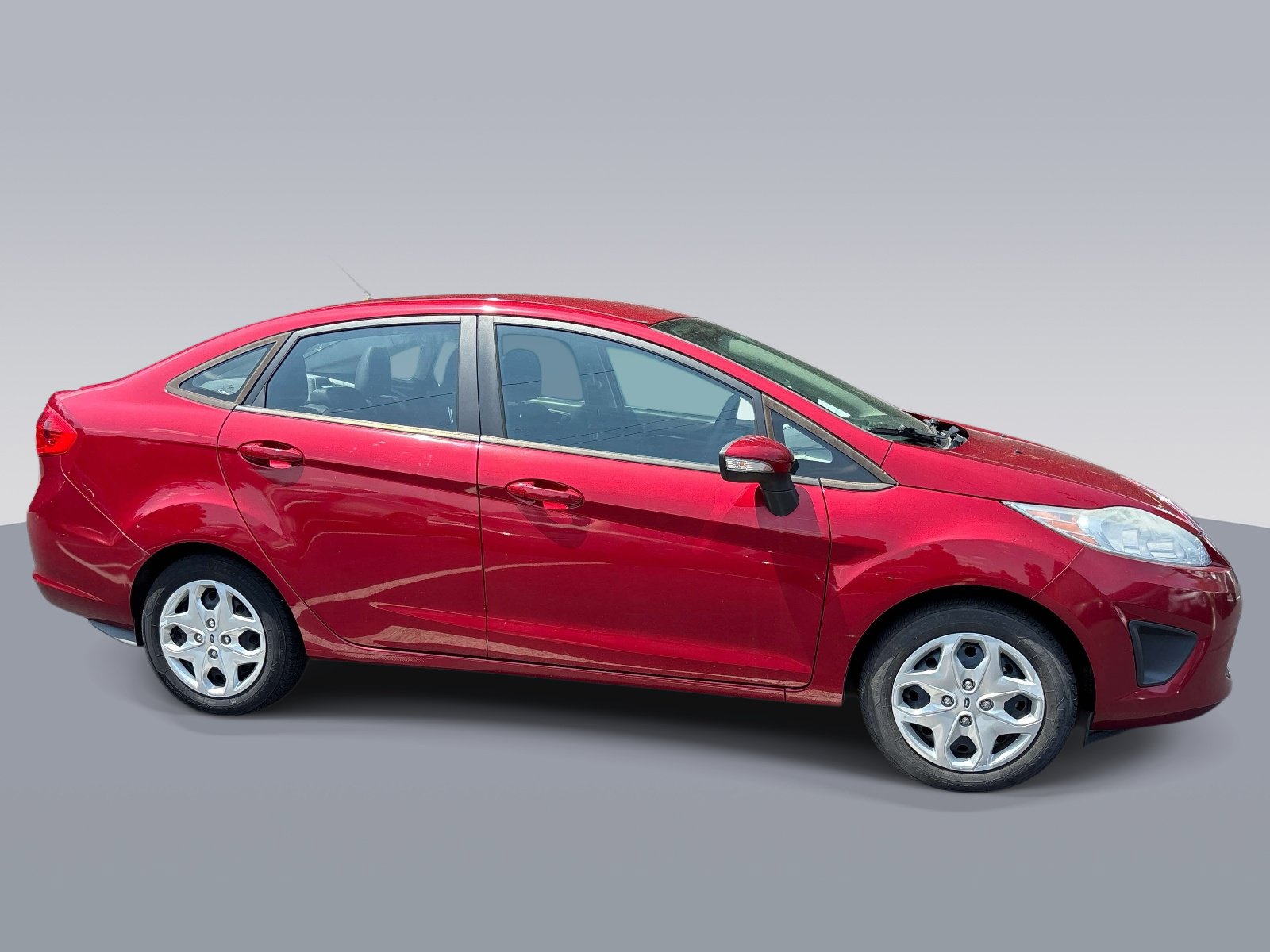 Used 2013 Ford Fiesta SE FWD image 2
