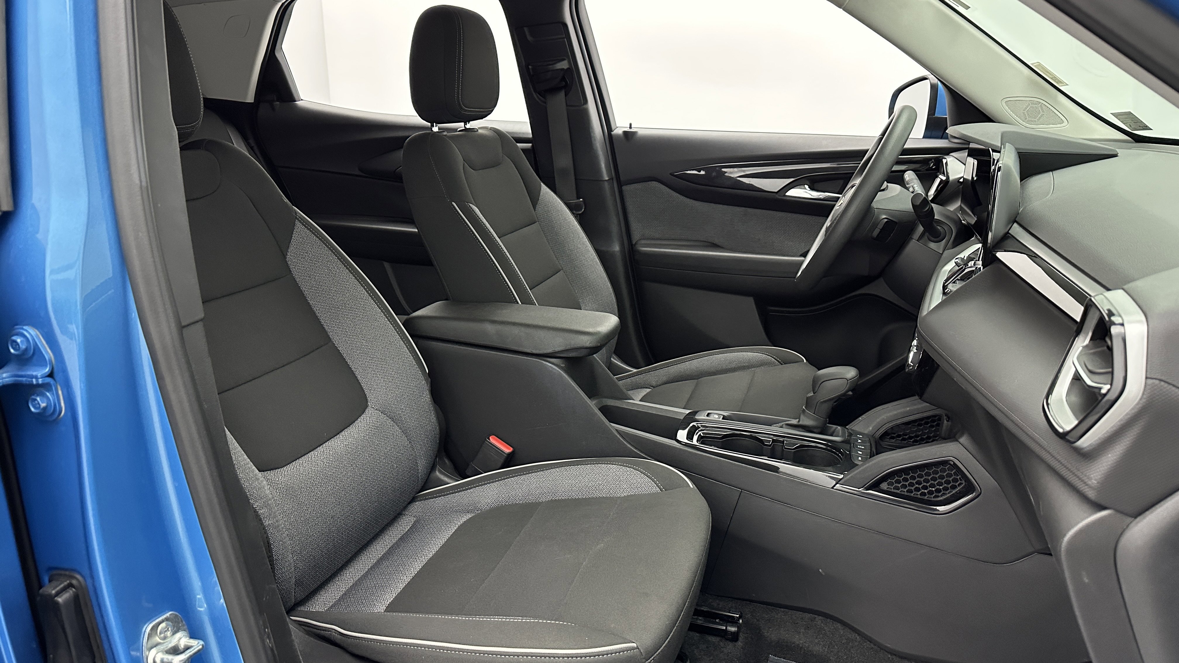 Used 2025 Chevrolet TrailBlazer LT image 33