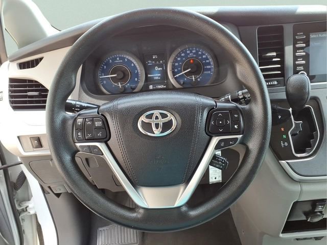 Used 2020 Toyota Sienna L image 15