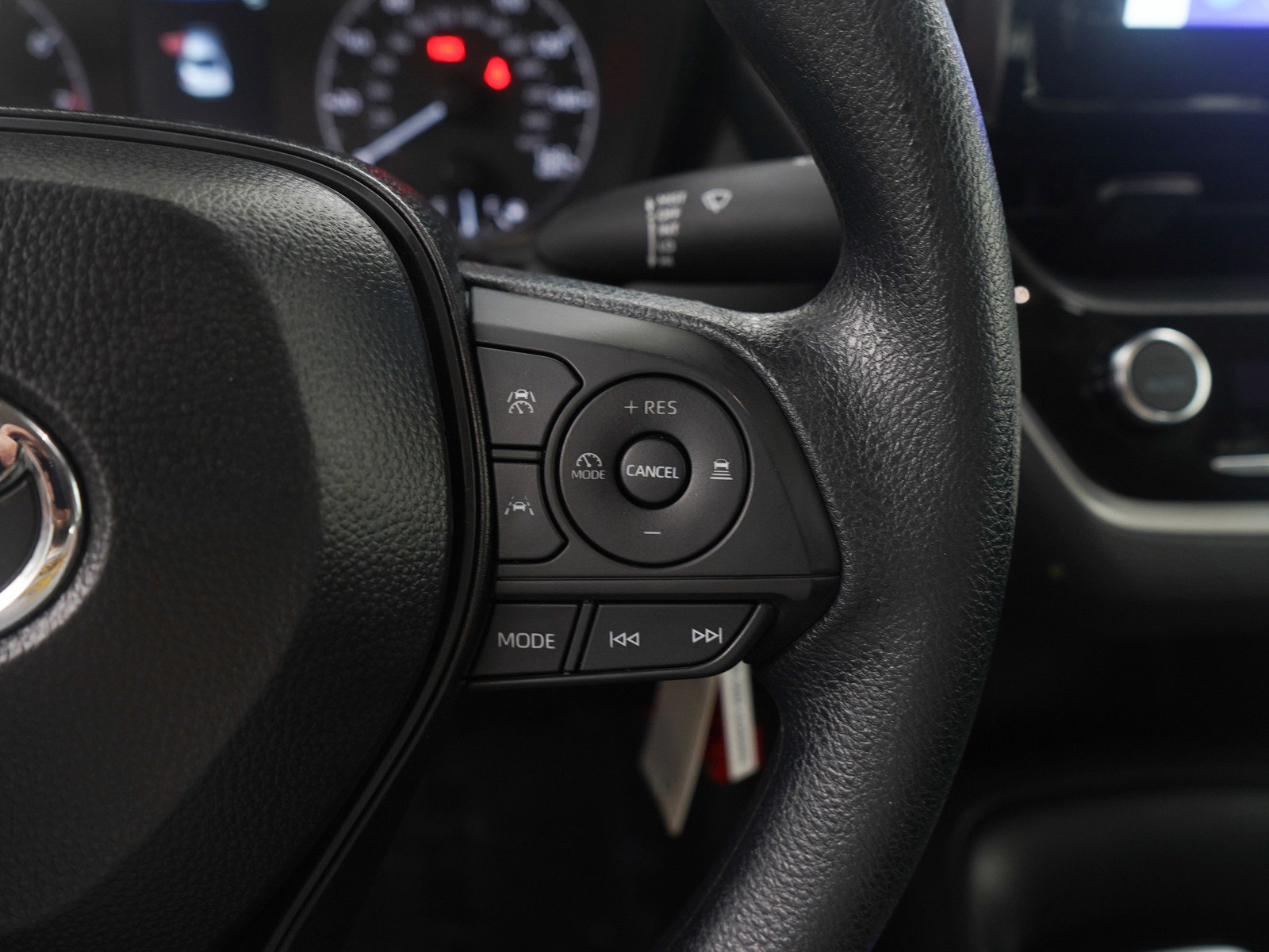 Used 2025 Toyota Corolla LE FWD image 19