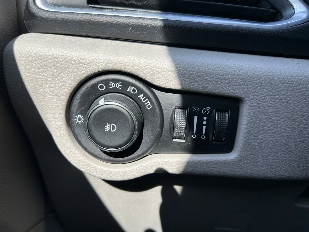 Used 2017 Chrysler Pacifica Touring-L Plus w/ Advanced Safetytec Group image 19