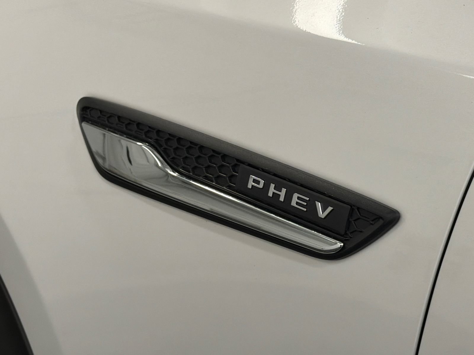 Used 2024 MAZDA CX-90 Plug-In Hybrid w/ Premium Pkg image 15