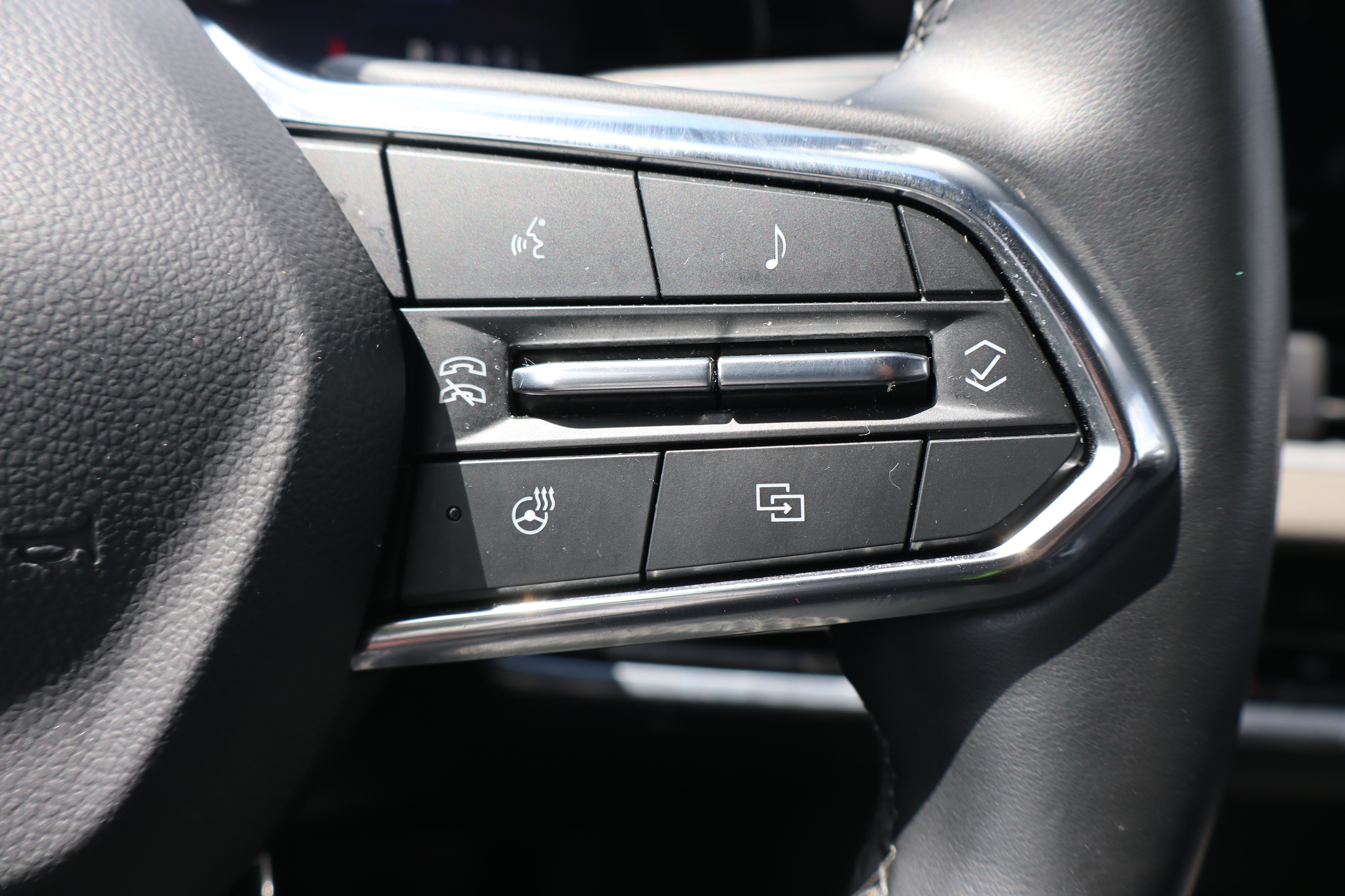 Used 2025 Chevrolet Equinox LT w/ Convenience Package II AWD/4WD image 16