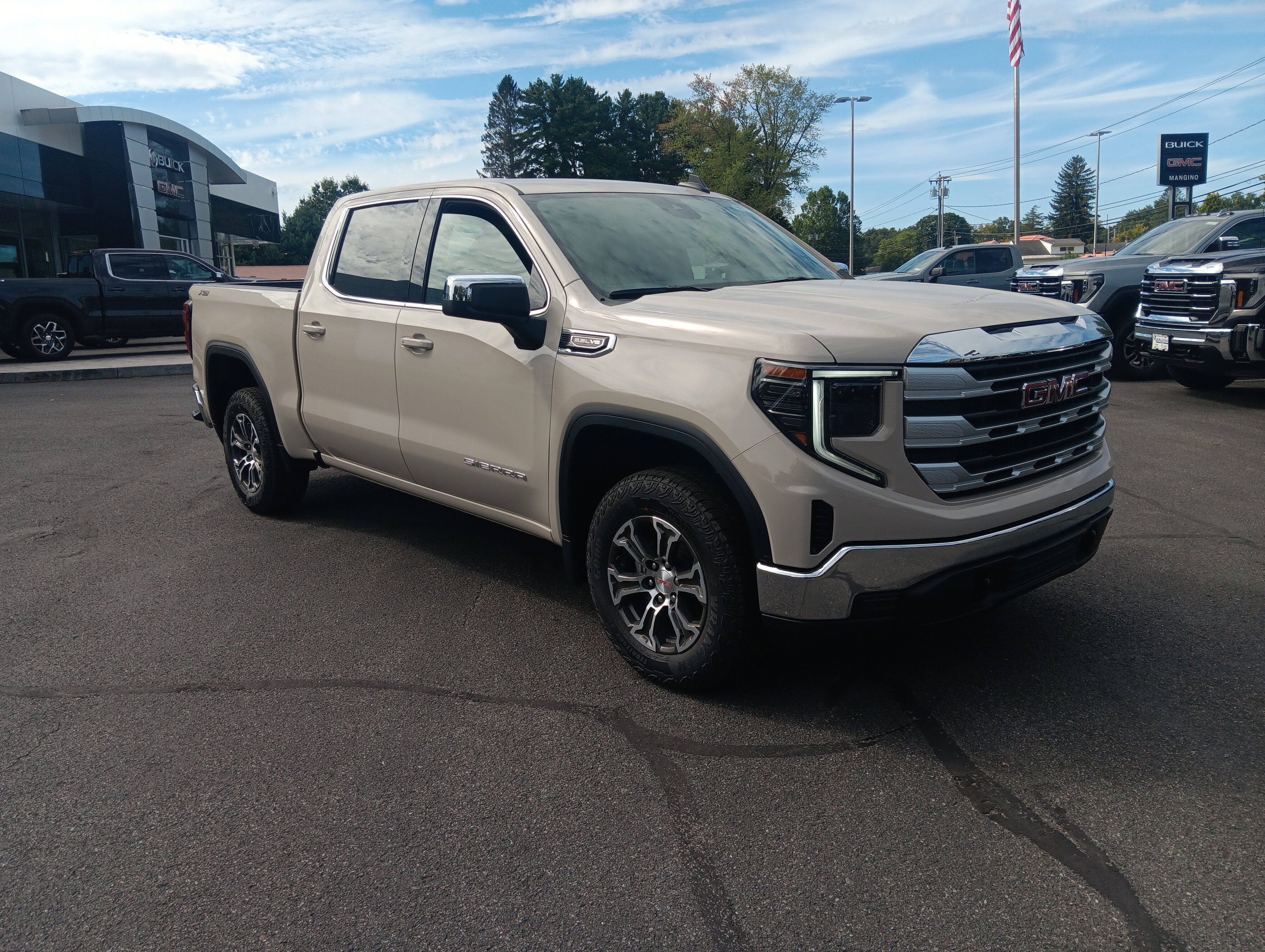 New 2026 GMC Sierra 1500 SLE w/ X31 Off-Road Package AWD/4WD image 9