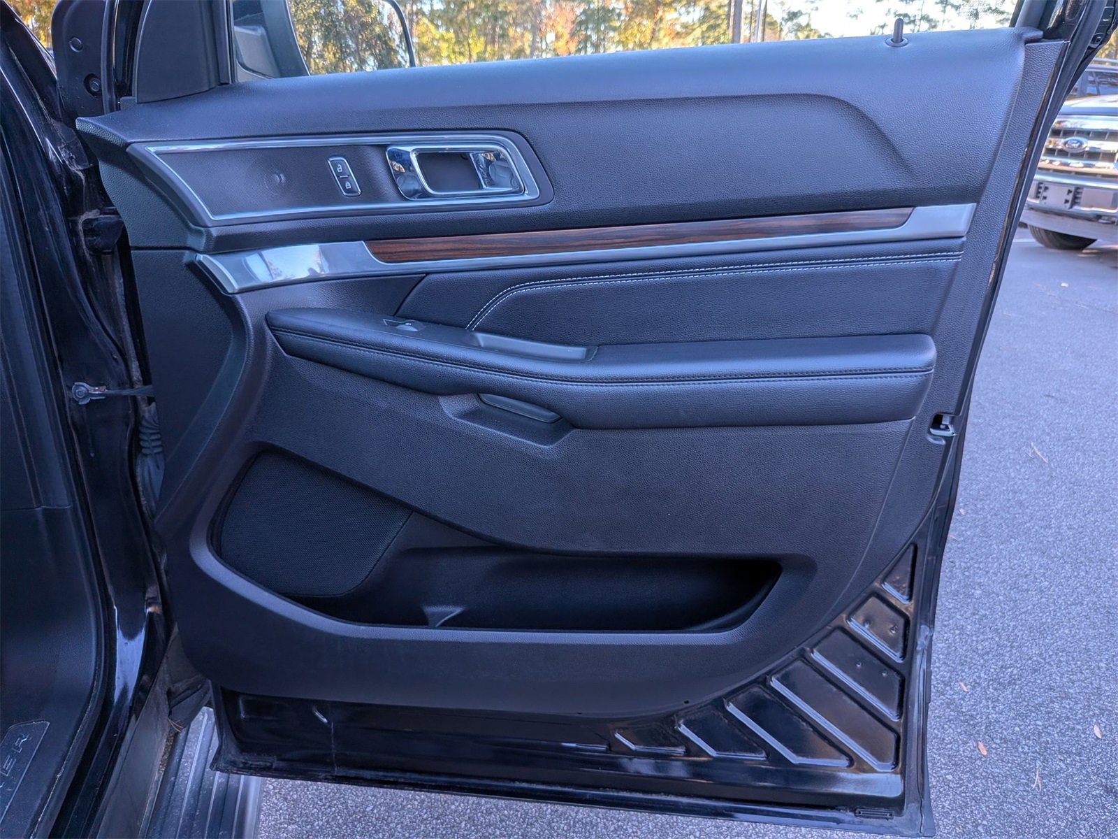 Used 2018 Ford Explorer Limited w/ Ford Safe & Smart Package image 35
