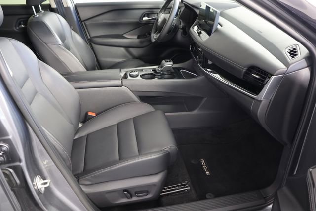 Used 2025 Nissan Rogue SL w/ SL Premium Package image 24