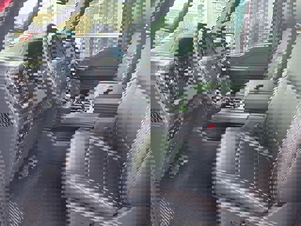 Used 2025 Ford F150 Lariat w/ Equipment Group 501A Mid image 30