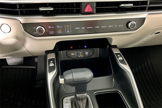 Certified 2025 Kia Sorento EX w/ Panoramic Sunroof Package image 6
