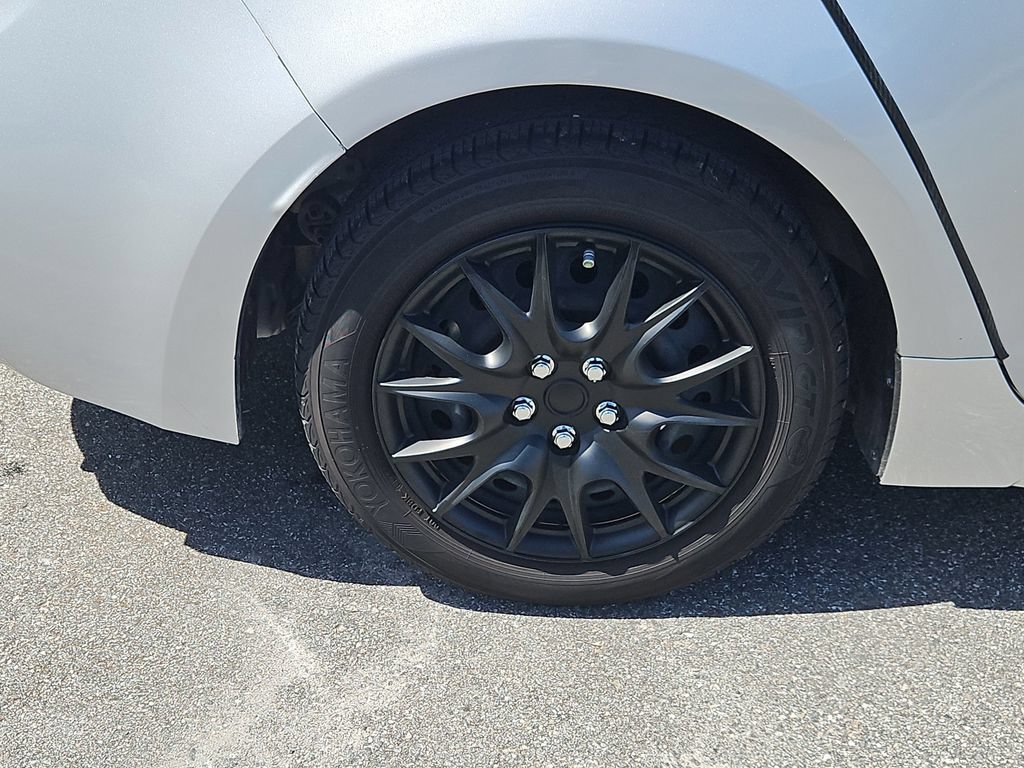 Used 2023 Toyota Corolla LE FWD image 5