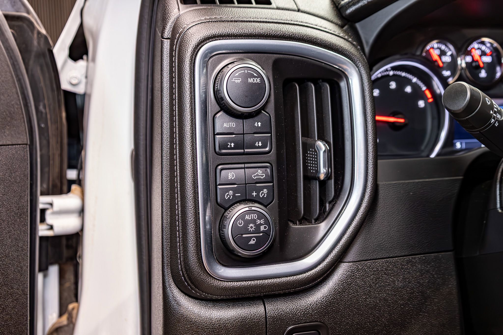 Used 2023 Chevrolet Silverado 3500 LTZ w/ Z71 Off-Road Package image 17