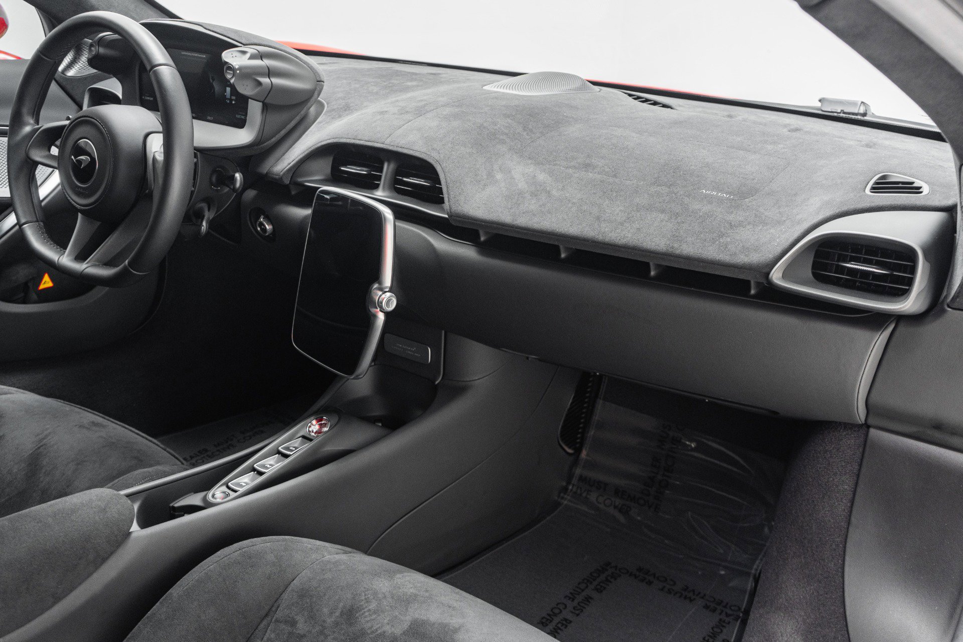 Used 2023 McLaren Artura RWD image 11