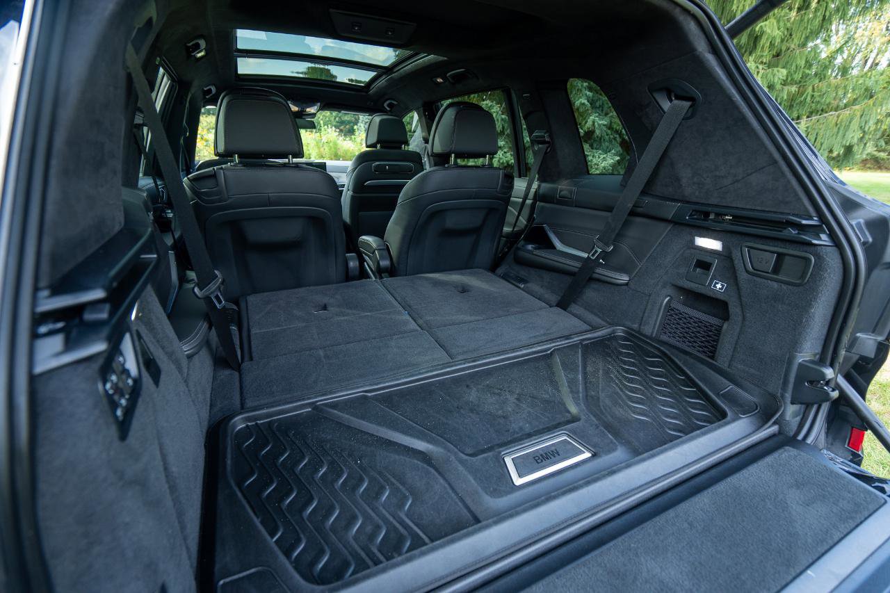 Used 2023 BMW X7 M60i image 32
