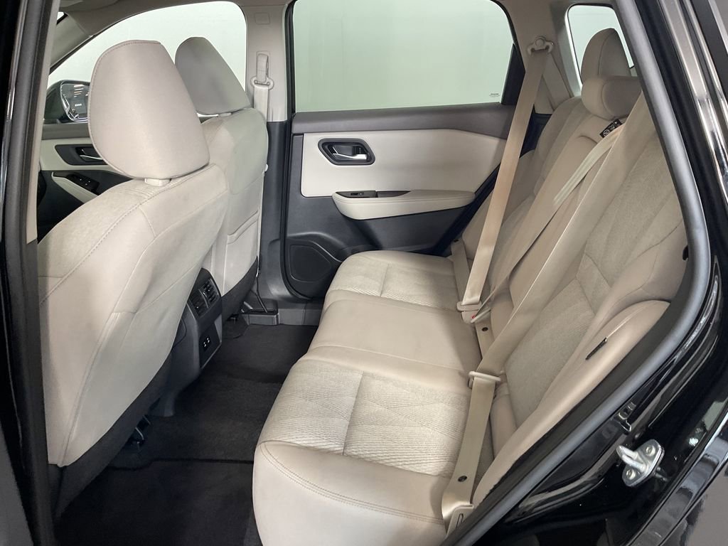 Used 2025 Nissan Rogue SV image 19