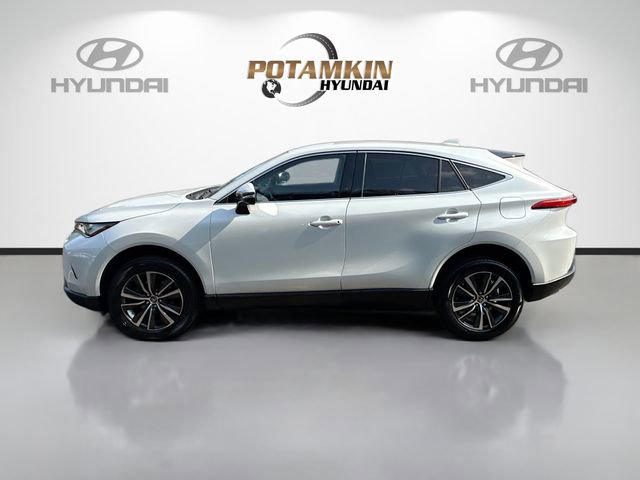 Used 2024 Toyota Venza LE AWD/4WD image 8