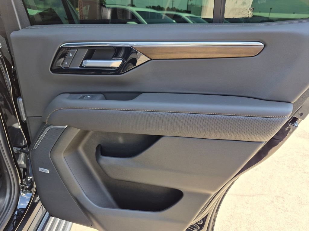 Used 2026 Chevrolet Tahoe High Country AWD/4WD image 26