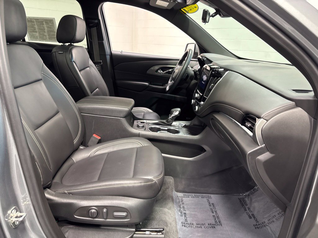 Used 2023 Chevrolet Traverse LT w/ LT Premium Package AWD/4WD image 11
