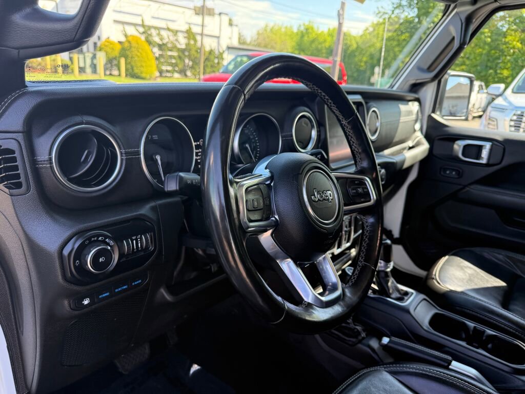 Used 2022 Jeep Wrangler Unlimited Sahara w/ Cold Weather Group AWD/4WD image 11