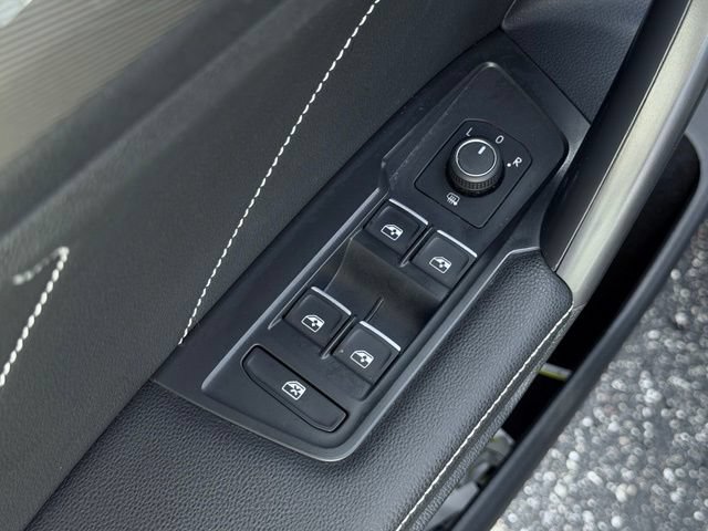 Used 2023 Volkswagen Tiguan SE R-Line AWD/4WD image 13