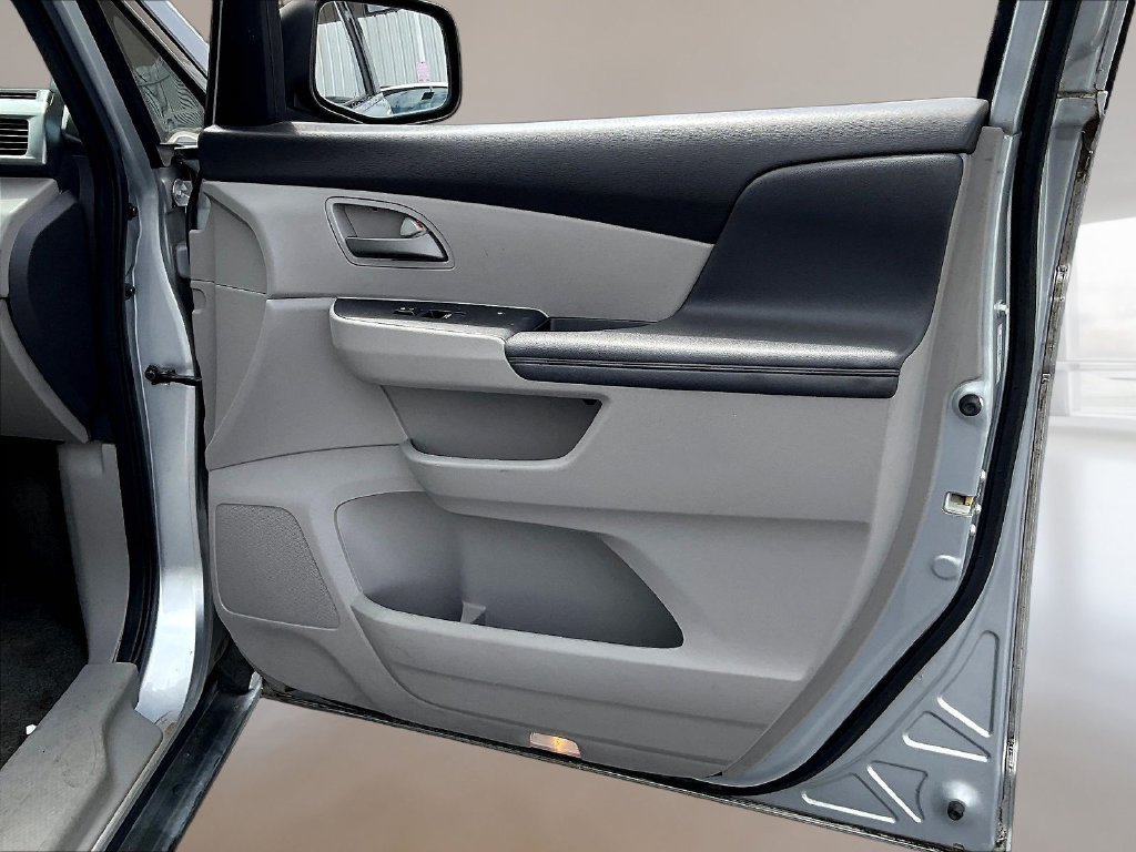 Used 2011 Honda Odyssey LX image 27