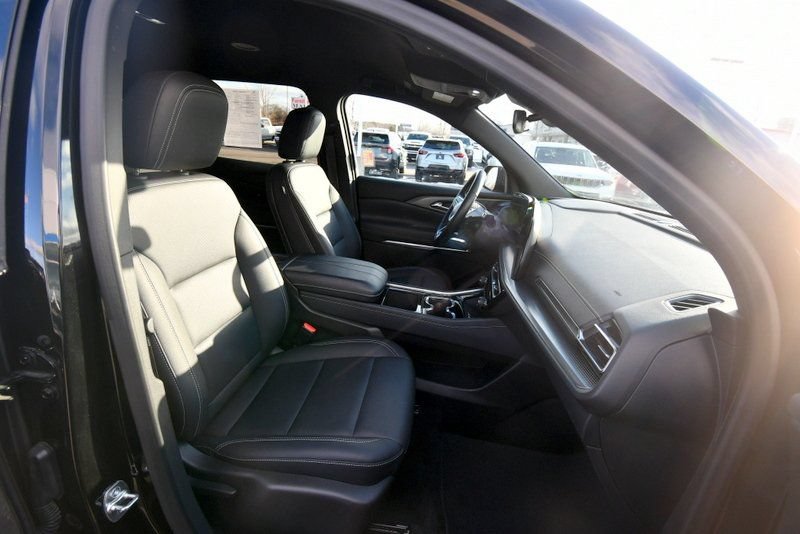 Used 2025 Chevrolet Traverse LT AWD/4WD image 17