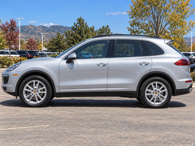 Used 2016 Porsche Cayenne S AWD/4WD image 2