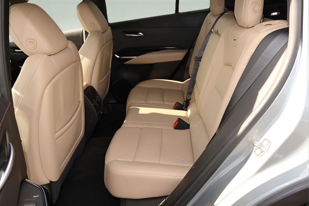 Used 2024 Cadillac XT4 Luxury w/ Cold Weather Package FWD image 12