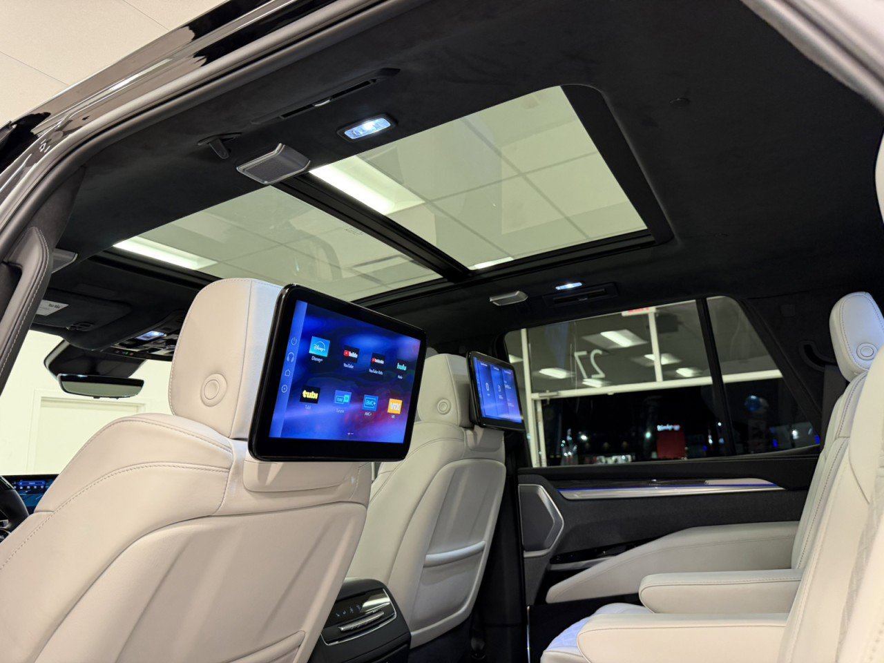 Used 2025 Cadillac Escalade V image 34