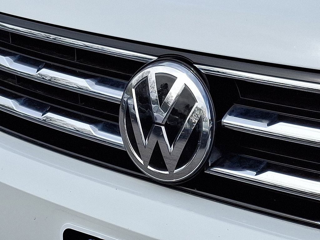Used 2021 Volkswagen Tiguan SE image 32