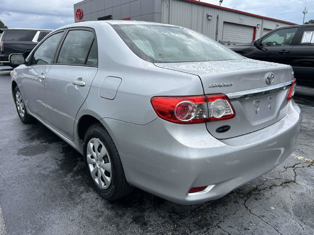 Used 2011 Toyota Corolla LE FWD image 2
