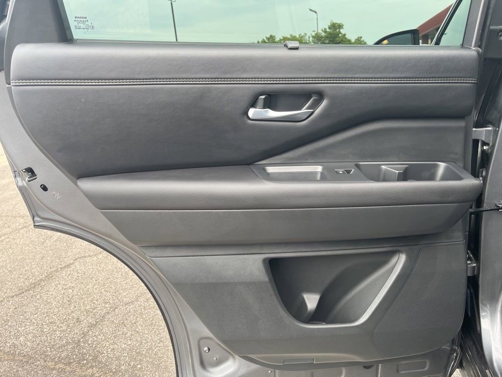 Used 2025 Nissan Pathfinder Platinum w/ Cargo Package image 28