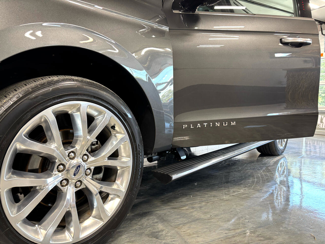 Used 2019 Ford Expedition Platinum image 28