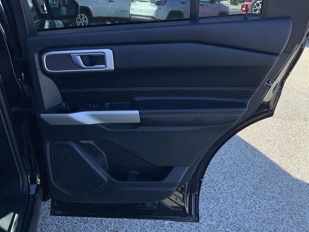 Used 2022 Ford Explorer XLT image 61