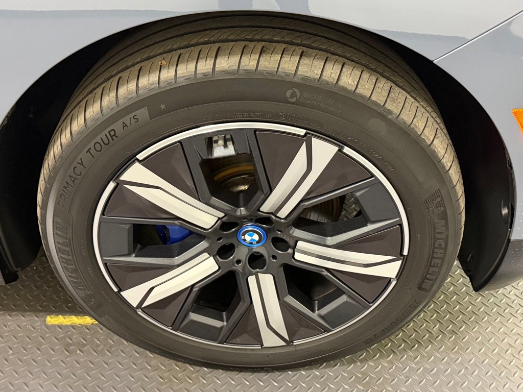 Used 2023 BMW iX xDrive50 w/ Ultimate Package 2 image 18