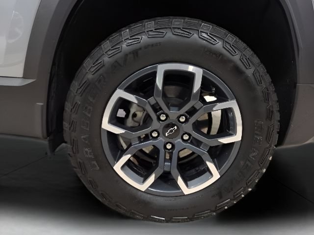 Used 2025 Chevrolet Equinox ACTIV w/ Safety and Technology Package AWD/4WD image 24