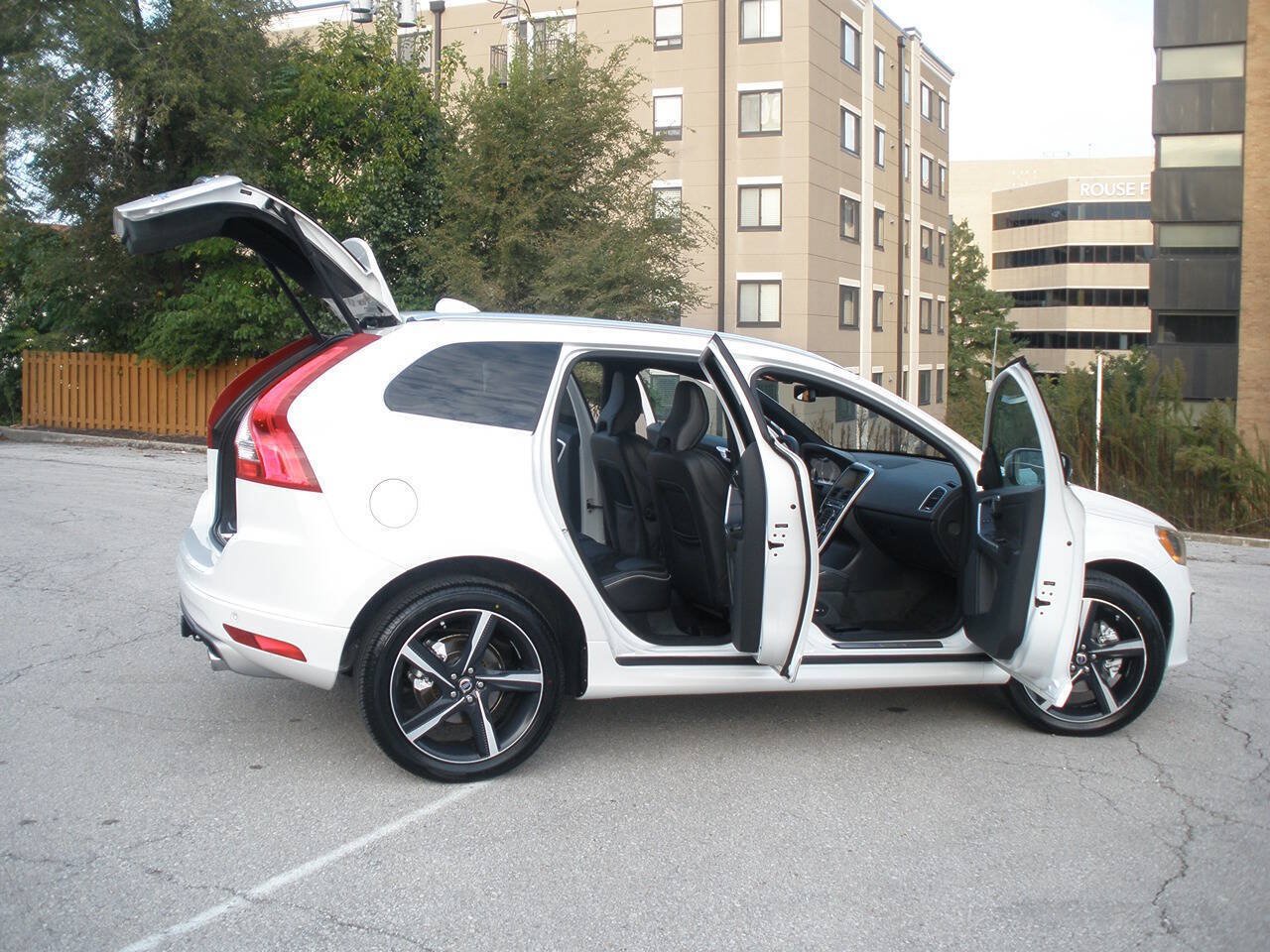 Used 2015 Volvo XC60 T6 R-Design Platinum AWD/4WD image 24