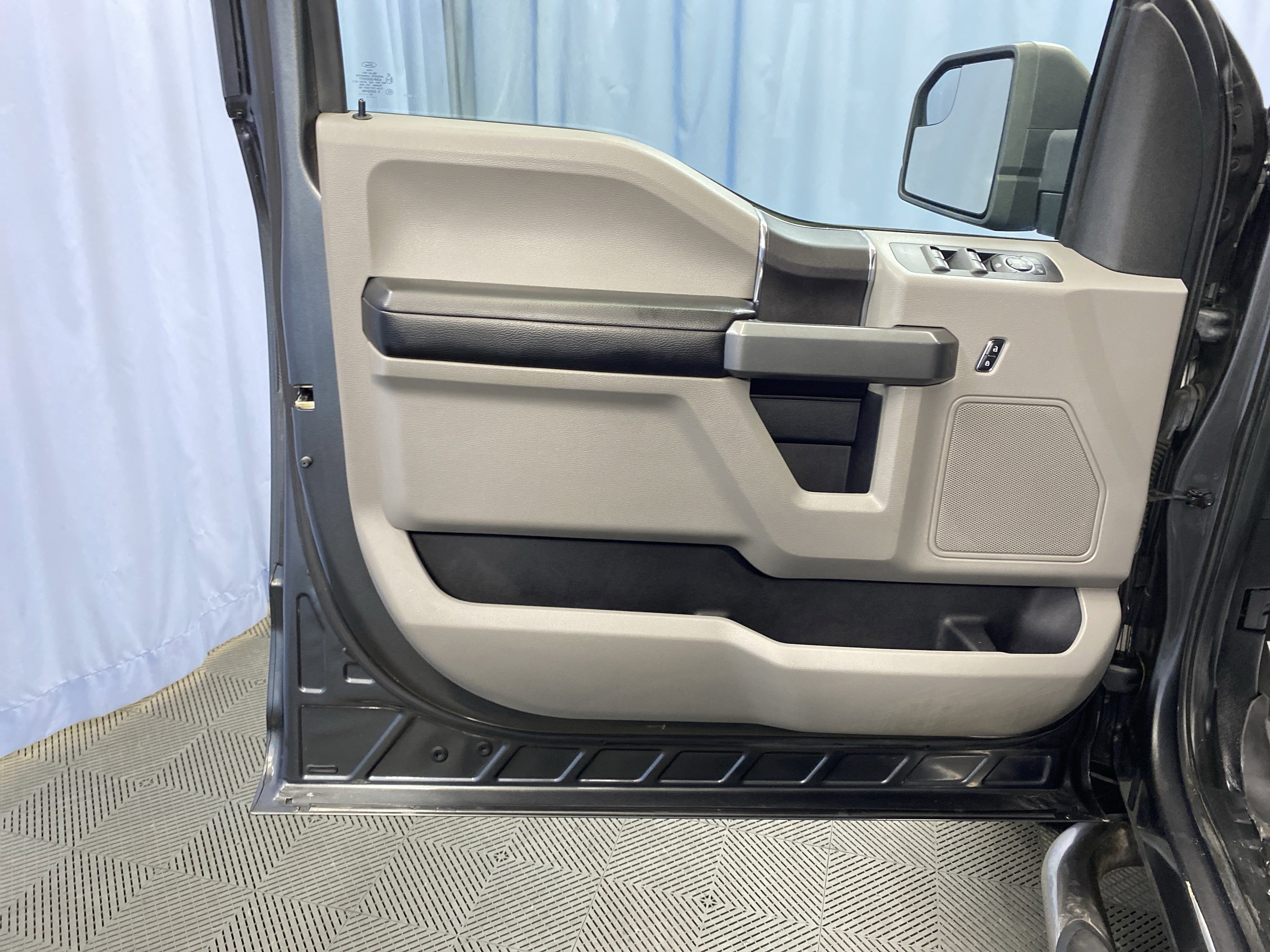 Used 2016 Ford F150 XLT w/ Trailer Tow Package image 11