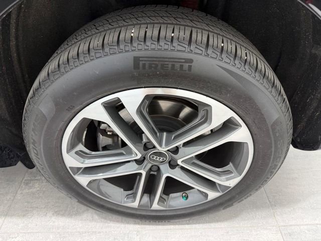 Certified 2025 Audi Q5 Premium w/ Convenience Package AWD/4WD image 6